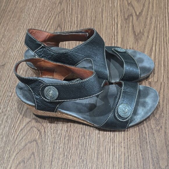 Ladies TAOS BLACK LEATHER WEDGE SANDALS 39 - Picture 1 of 8